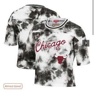 ✨NWT✨ Chicago Bulls Mitchell & Ness Hardwood Classics Toe-Dye Cropped T-Shirt